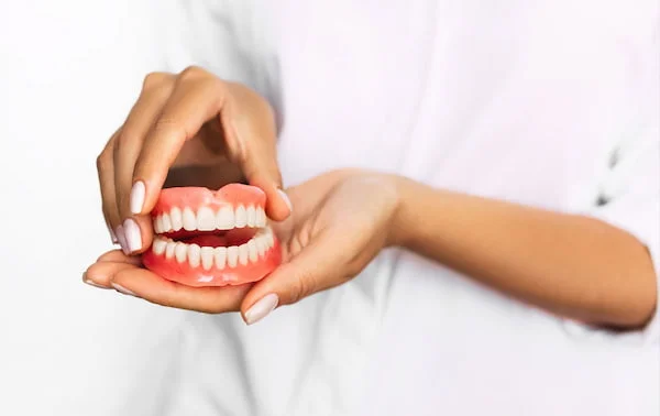 imagen donde se muestra una protesis dental